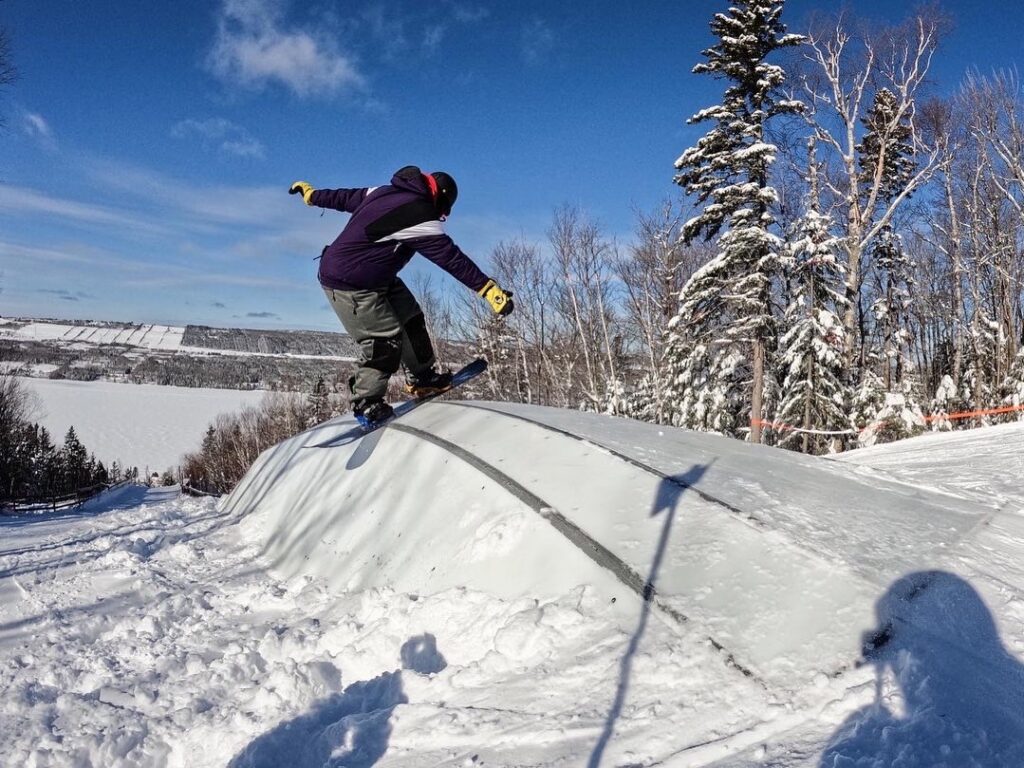 Ski alpin au Parc du Mont-Saint-Mathieu